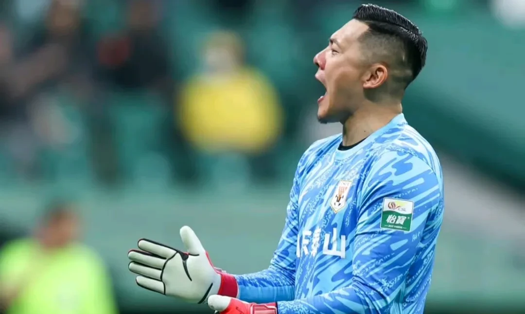 媒体：胡荷韬确定无缘出战泰山国家队期间受伤的简单介绍  第1张