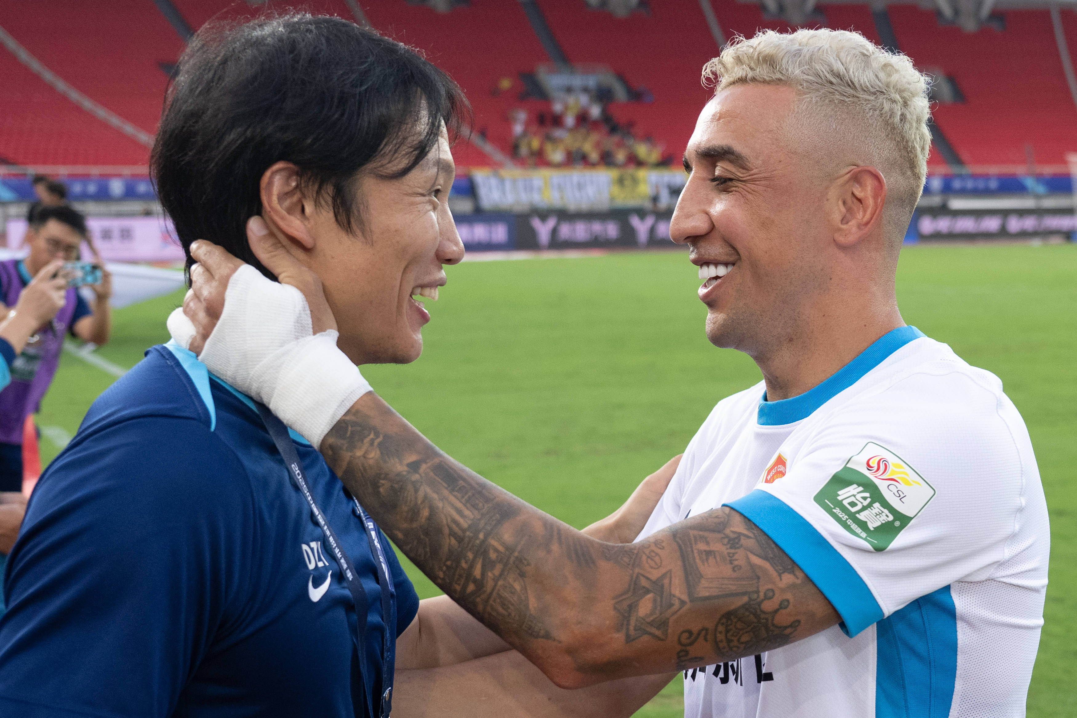 关于中超深圳新鹏城1-2武汉三镇帕拉西奥斯造点+破门图多列点射建功的信息