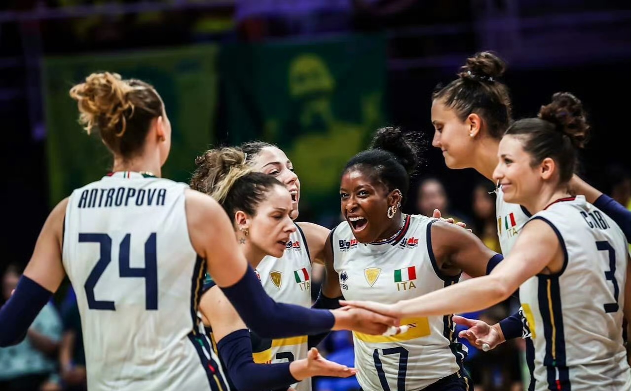 包含瑞士甲女：卡鲁日女足VS瓦登斯维尔女足的词条