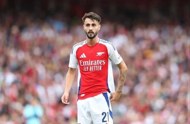 包含拜仁慕尼黑将埃泽列入引援名单球队将与阿森纳竞争球员的词条