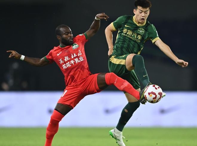 包含中超浙江队2-2上海海港加布里埃尔传射建功弗兰克头球绝平的词条  第1张