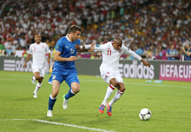 关于阿什利扬接近加盟伊普斯维奇此前与沃特福德转会因工资分歧而破裂的信息  第1张