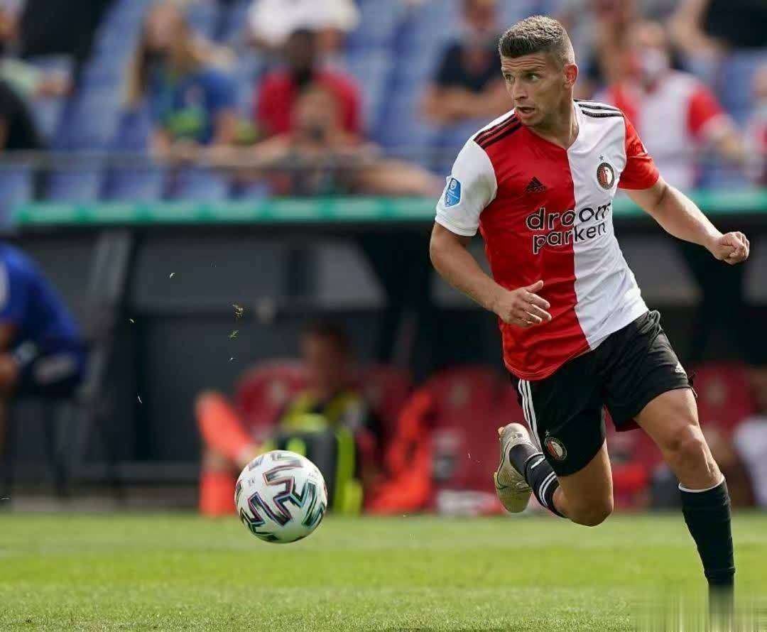 包含费内巴切淘汰费耶诺德范佩西在与穆里尼奥的博弈中落败的词条