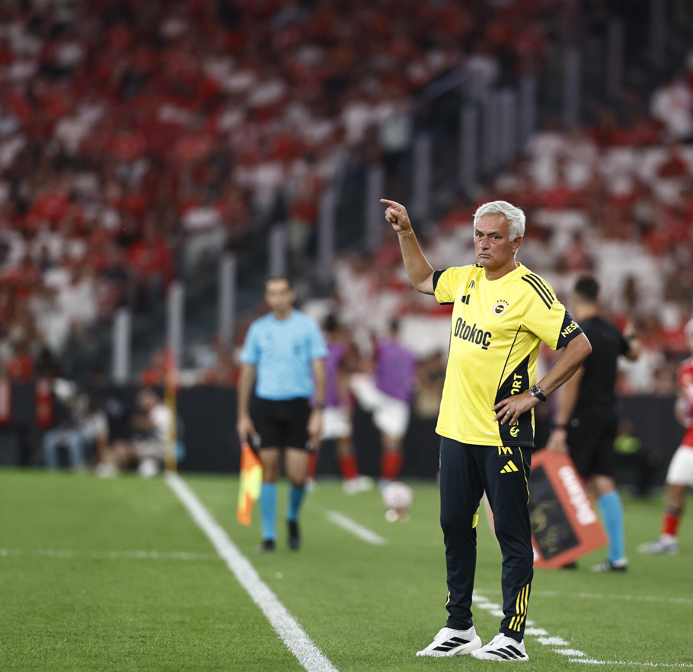 巴黎后卫贝拉尔多寻求离队本赛季缺少出场时间的简单介绍