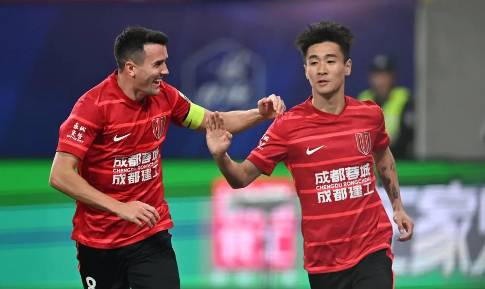 成都蓉城将战上海海港两队目前都紧咬榜首的简单介绍