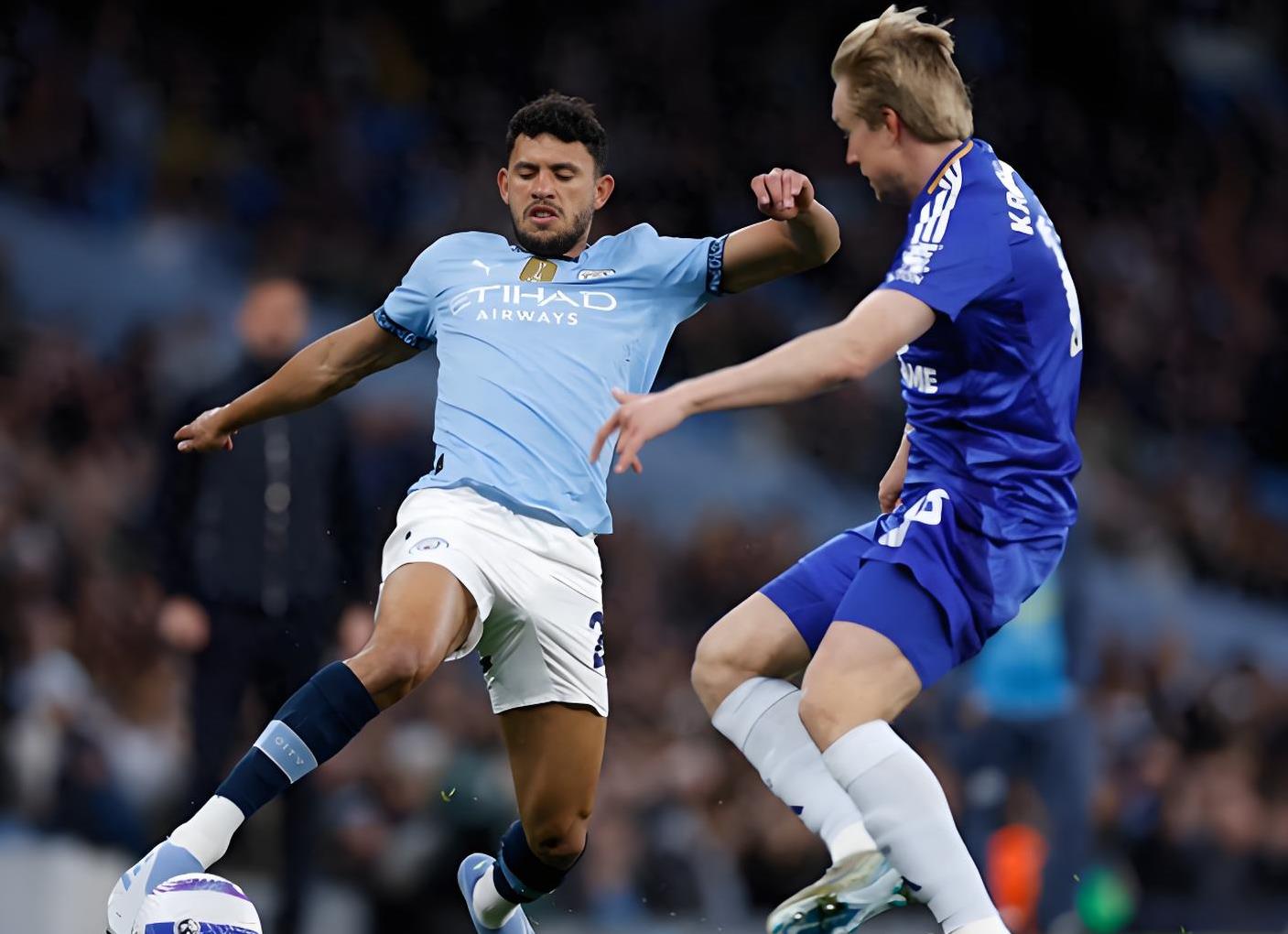 包含英超水晶宫0-0布莱顿皮诺屡失良机萨尔造险的词条