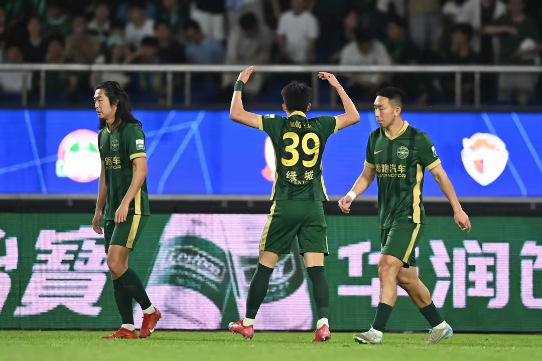 中超梅州客家2-2浙江队弗兰克梅开二度王钰栋失单刀的简单介绍 第2张 中超梅州客家2-2浙江队弗兰克梅开二度王钰栋失单刀的简单介绍 第2张