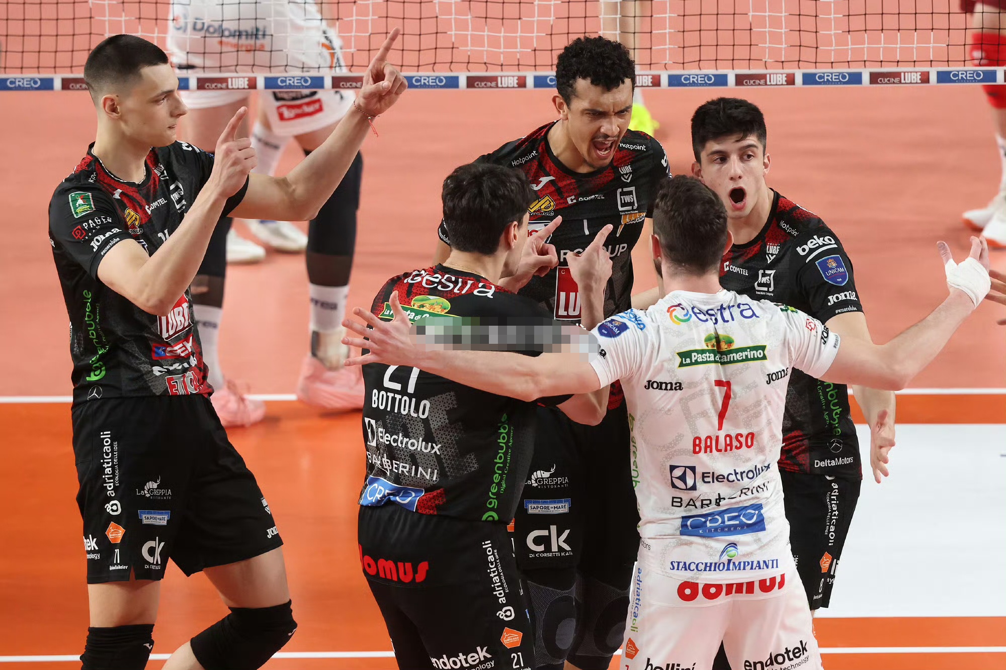 俄申请取代意大利主办2032年欧洲杯意大利多个球场未获得认证的简单介绍  第1张