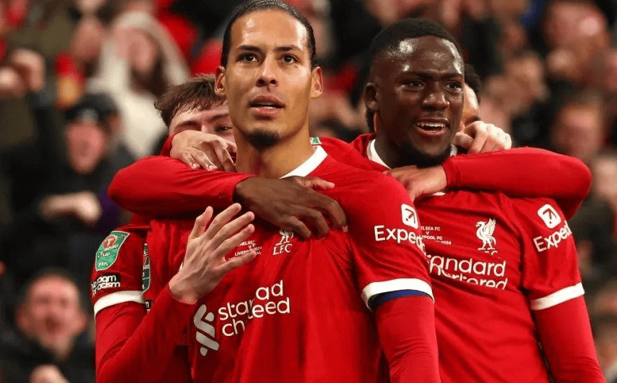 埃弗顿和利物浦球迷为若塔献花情感超越德比恩怨的简单介绍  第2张