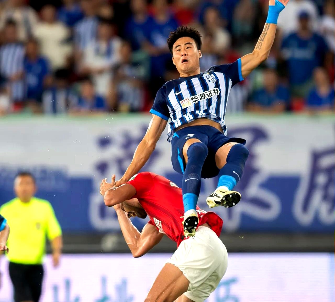 中超梅州客家1-4云南玉昆佩德罗-恩里克双响迪力穆拉提任意球建功的简单介绍  第1张