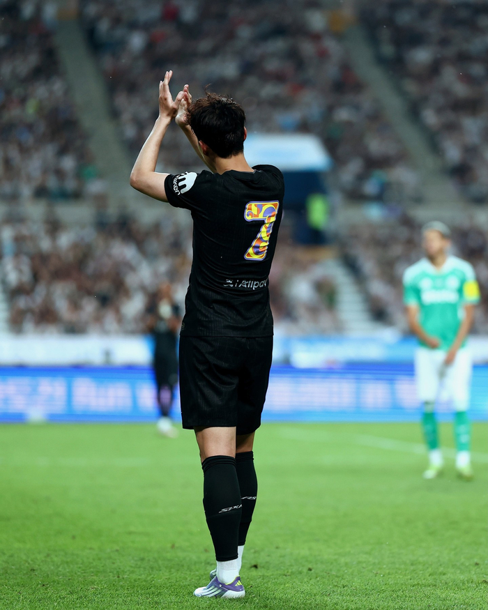 包含孙兴慜赛后不想佩戴热刺队长袖标深陷转会流言的词条