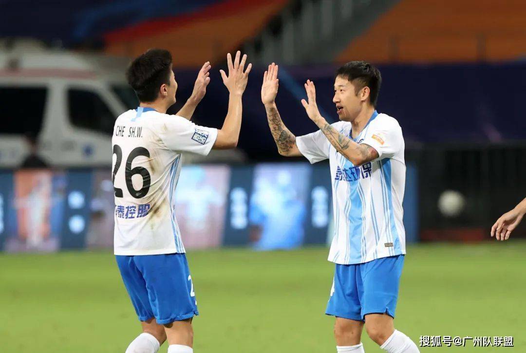 前泰达球员荣昊公开致歉因涂黑泰达队徽的简单介绍  第1张