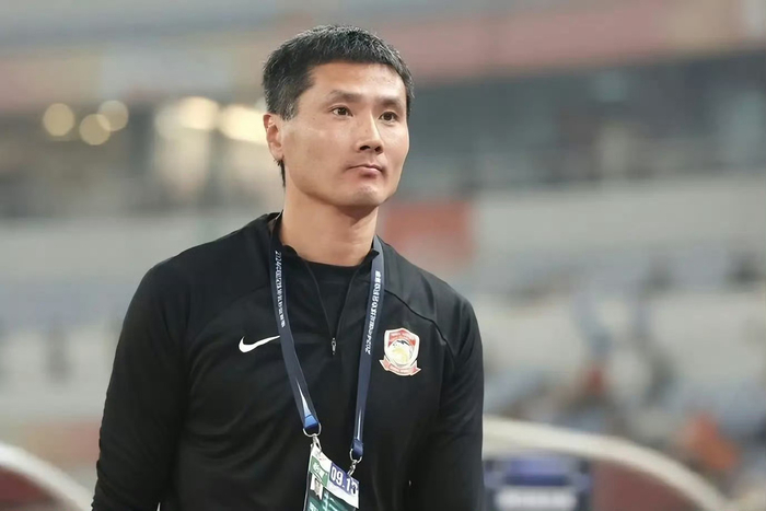 包含足协已接到多份有意执教候选人资料足协公开招聘国足主帅的词条